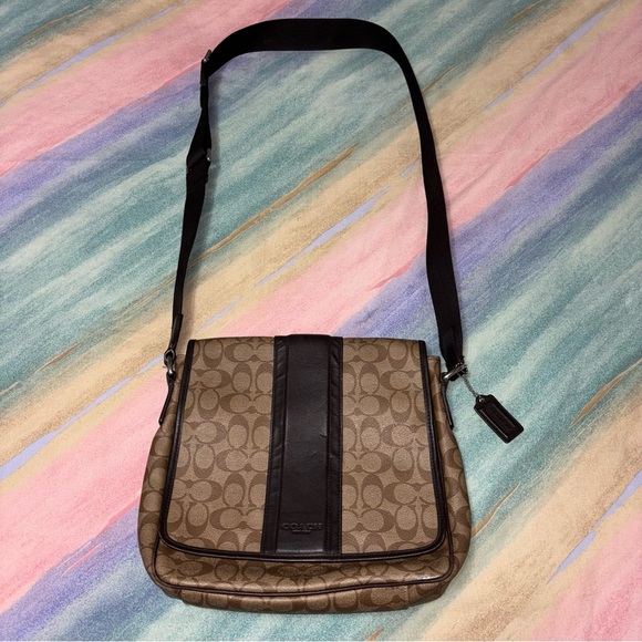 Coach Logo Shoulder Bag Beige brown - Picture 1 of 12